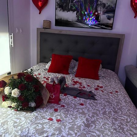 Love Room Nantais Нант Экстерьер фото