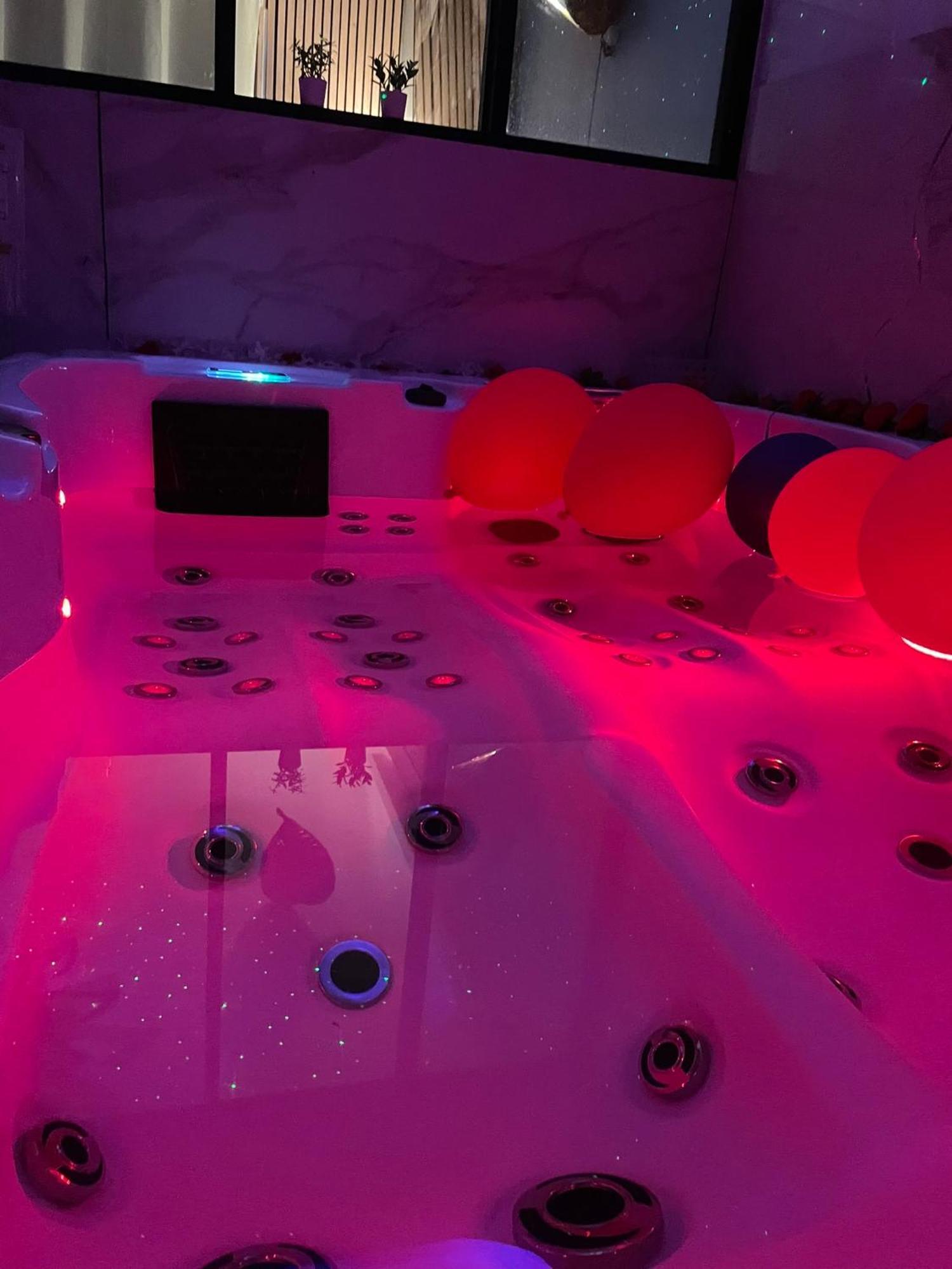 Love Room Nantais Нант Экстерьер фото