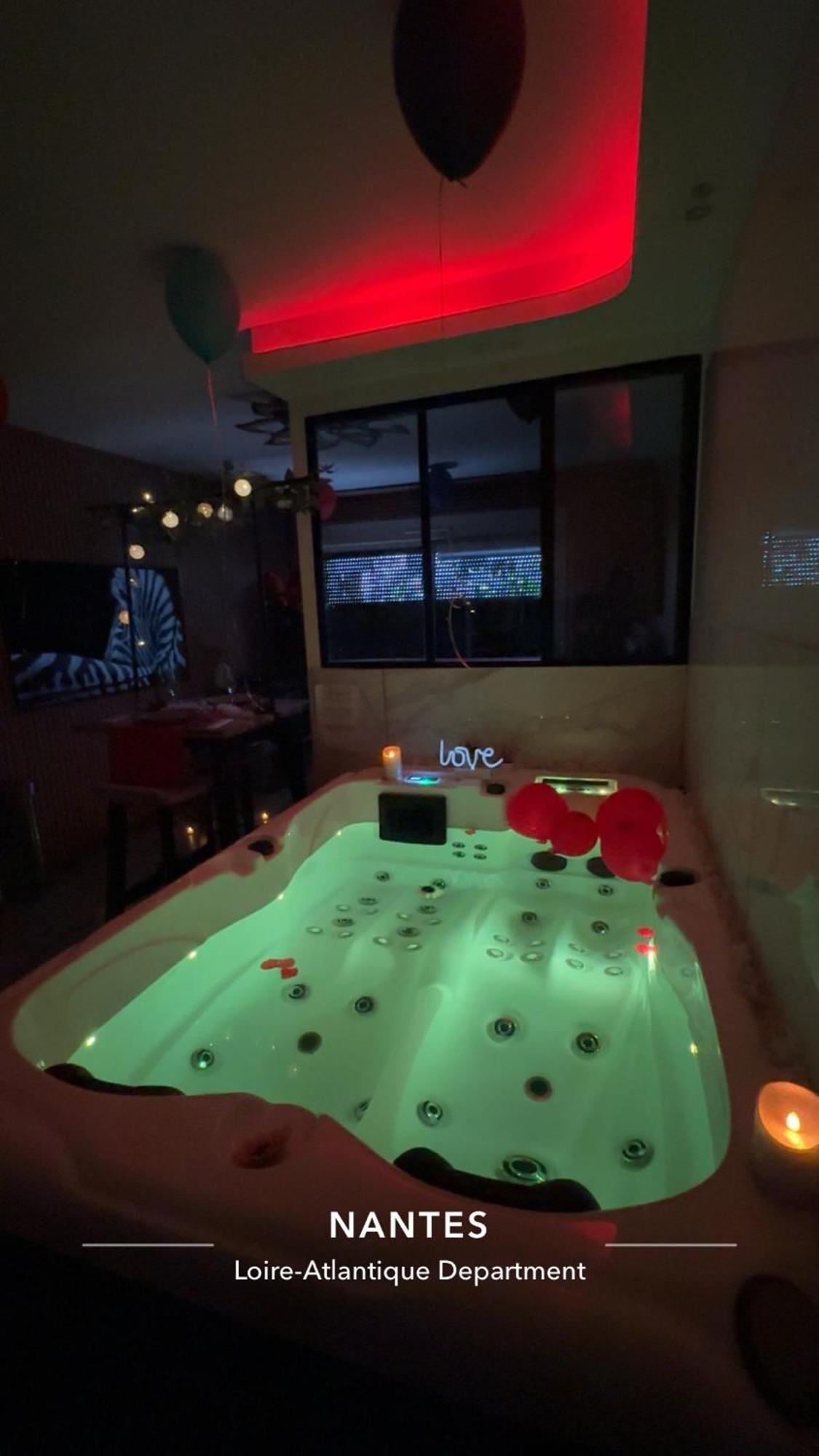 Love Room Nantais Нант Экстерьер фото